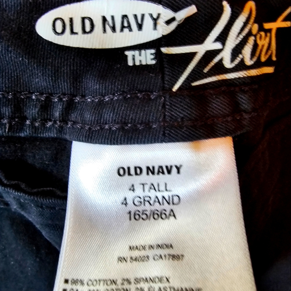 Black pants. Flirt "khaki's" or Chino